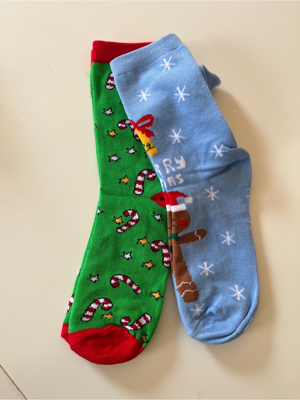 Womens Festive Holiday Crew Socks - 2 pairs